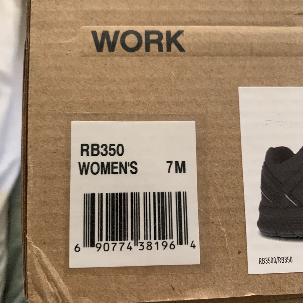 Reebok - Picture 5 of 5